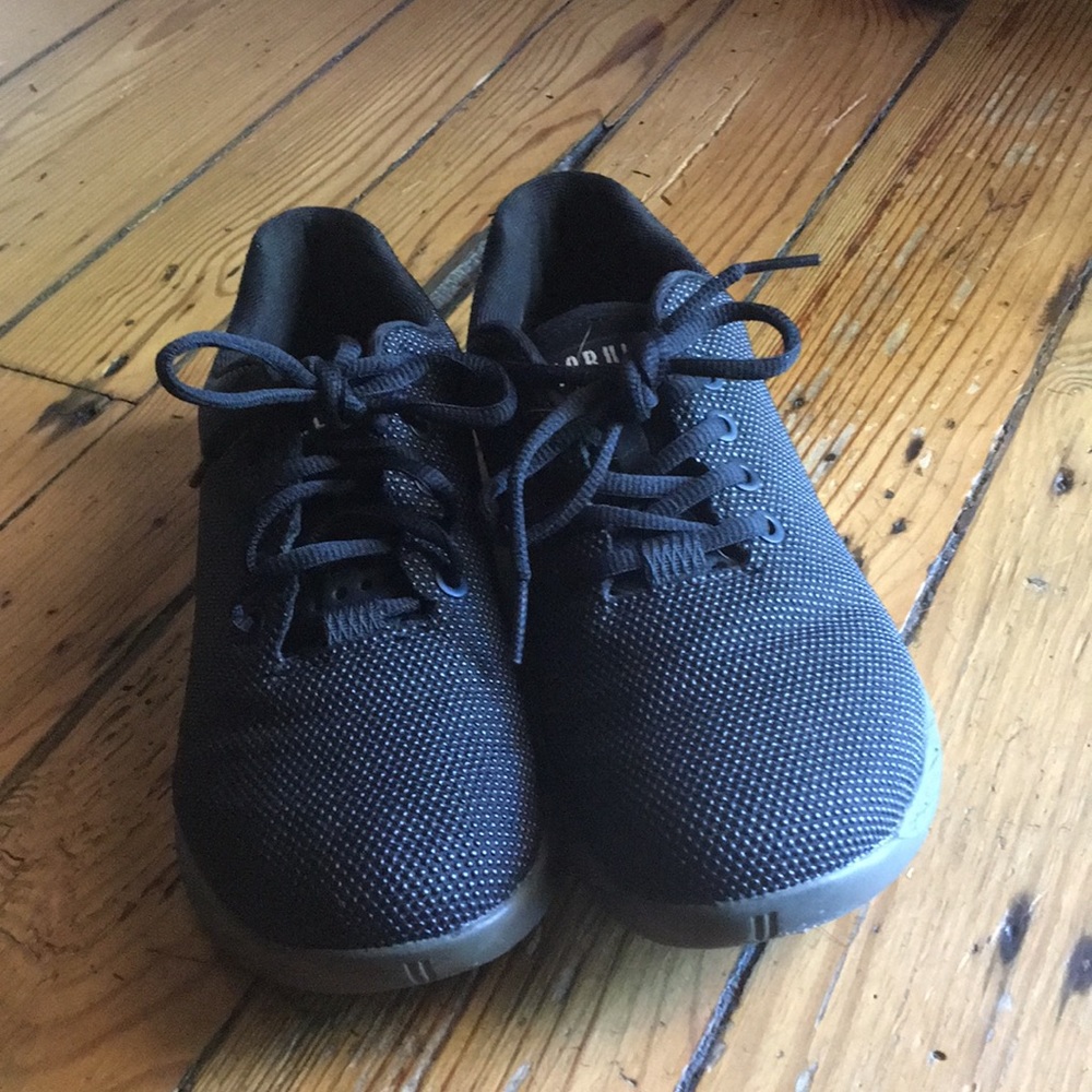NoBull black and green trainers size 8
